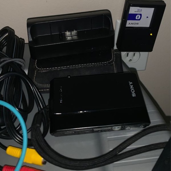 sony cyber shot camera dsc-T900 - Picture 1 of 6